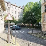 Sacre Petit Studio In The Coeur Of Montmartre